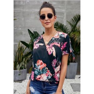 Lulu's Floral Navy Blue Twist Top - M